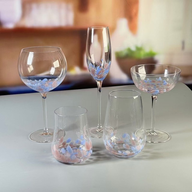 qualité Coupe en verre de vin brun personnalisé soufflé à la main demi confetti sans plomb ensemble de verre de verre de verre de vin élégant choix durable pour le service de boissons usine