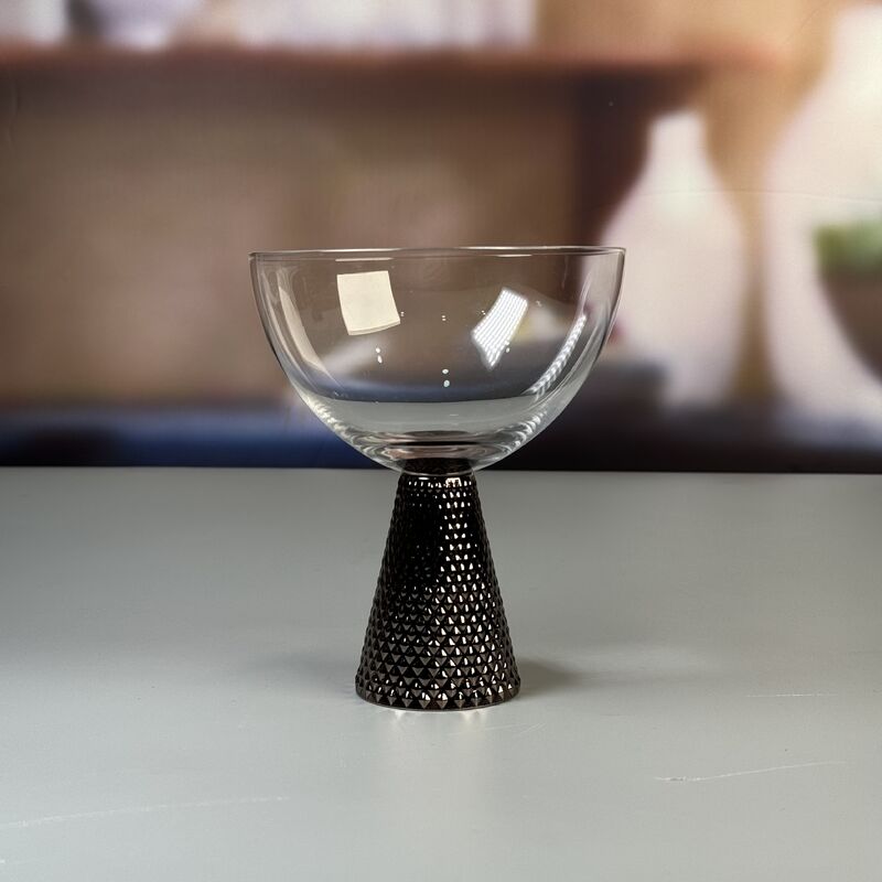 qualité Un ensemble de verres à base de diamant en argent électroplaté unique d'art moderne conçu pour des expériences culinaires de luxe dans les restaurants bars et événements usine