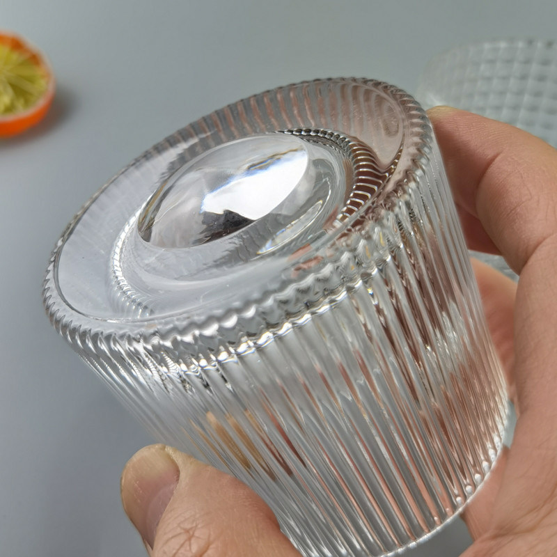 qualité Un verre de whisky artisanal en relief sans plomb usine