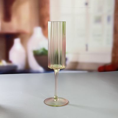 qualité 190ml Capacité Tricolore Gradient Glacé Champagne Glass Personnalisé Coloré Pulvérisé Option élégante Pour les événements de luxe et les fêtes usine