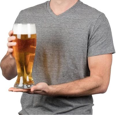 qualité Des verres de bière artisanale transparents de taille supplémentaire. usine