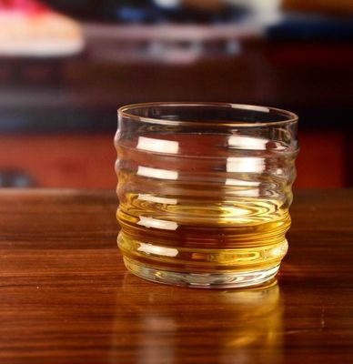 qualité Verre à whisky artisanale anti-dérapant avec motif ondulé usine