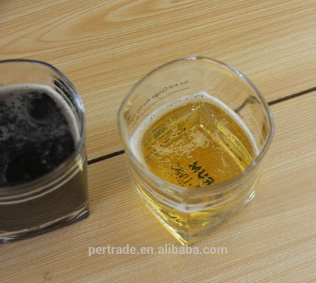 qualité Ensemble de quatre 240 ml de verre de whisky avec décal usine