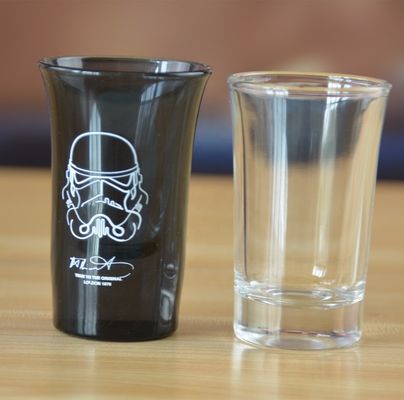 qualité Verres à liqueur uniques de Logo Printed Clear avec le décalque de couleur usine