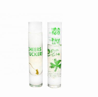 qualité De longs verres de cocktail au cristal étincelant avec un décolleté de couleur usine