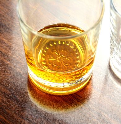 qualité Bouteille en gros Concise Tumbler Verres à boire personnalisés en relief de fleurs double vieille tasse de verre usine