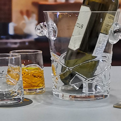 qualité Un verre de whisky uniquement fait à la main avec des yeux incrustés usine