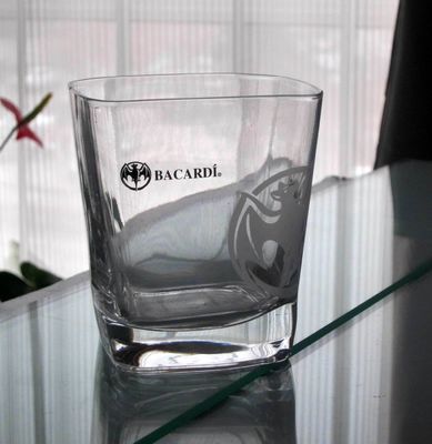 qualité Personnalisez l' imprimante Logo Bacardi Whiskey Tumbler Verres, verres de whisky carrés usine